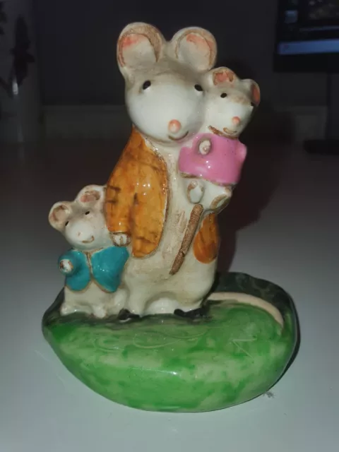 Beswick Kitty Macbride 2526 "A Family Mouse" Made in England!