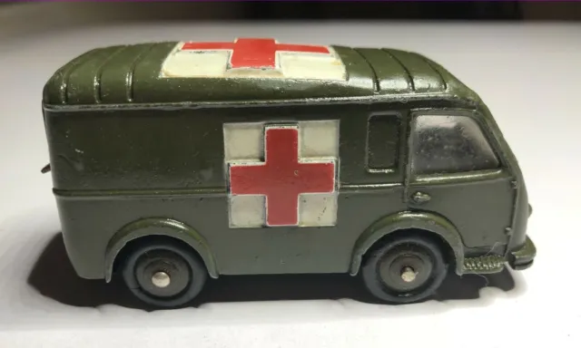 Voiture Miniature de Collection Dinky Toys Ambulance Militaire 80F [ref.6752]