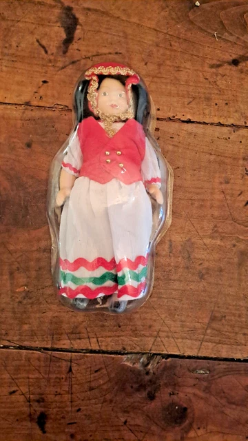 Poupée ancienne en porcelaine de chine - France