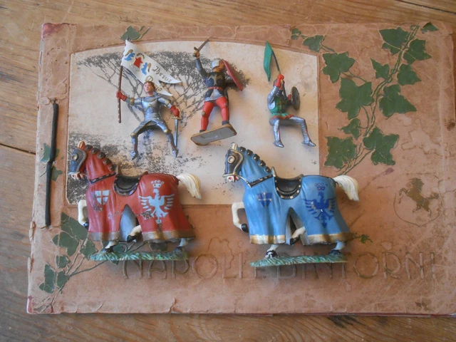 Figurine Soldat Plastique Starlux - Gardian à Cheval Et Arlésienne En Rouge, Occasion