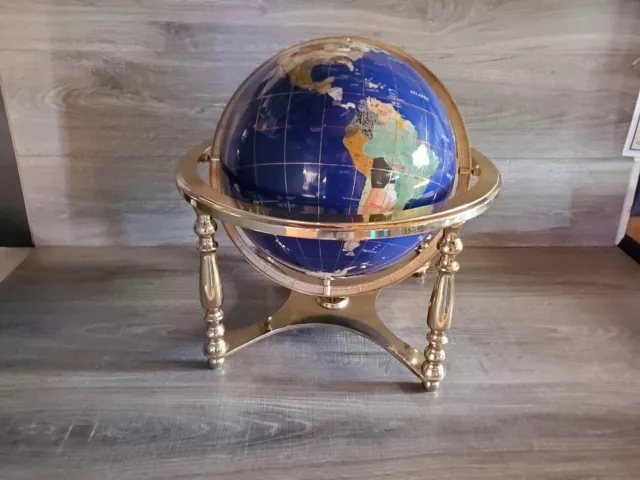 Globo grande de piedras preciosas