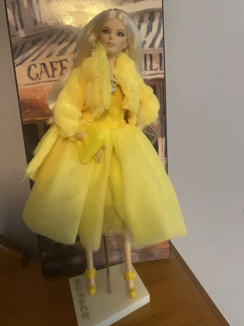 New Yellow Dress With Furry Yellow Coat. Includes Accessories And Free Gift.🎁