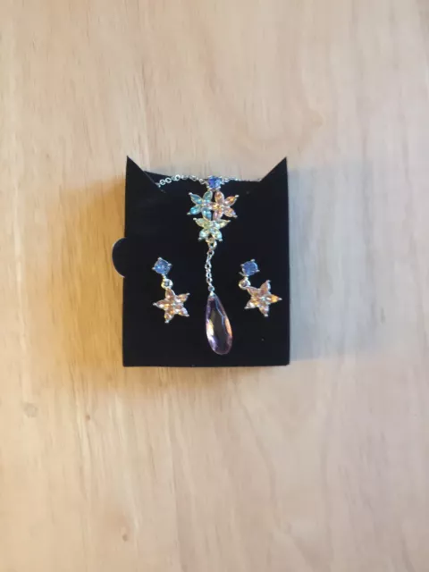 New Avon Spring Swing Necklace & Earrings Set Silver Tone Floral Rhinestones NIB
