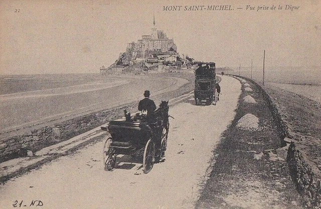 CPA 50 Avranches    MONT-SAINT-MICHEL Vue prise de la Digue Attelage animée