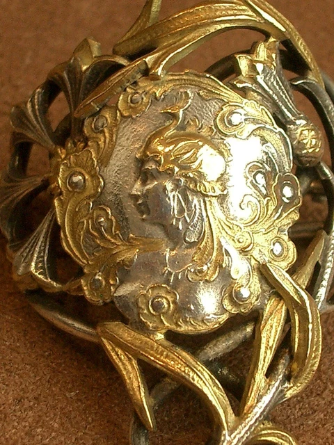 Broche Art déco en marcassite en onyx noir et vert et en argent - France