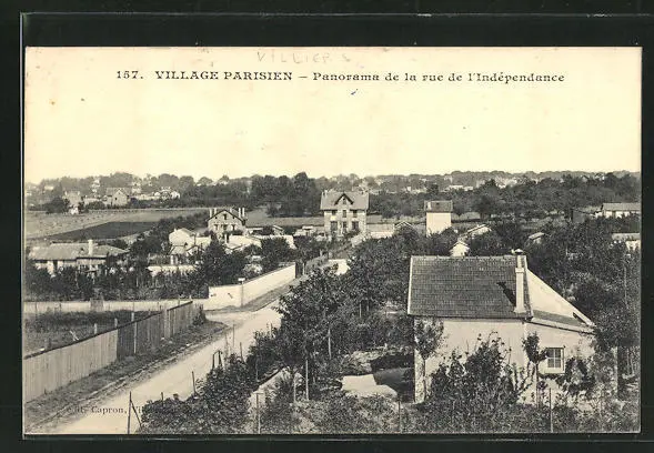 CPA Village Parisien, vue générale de la rue de l´Independance
