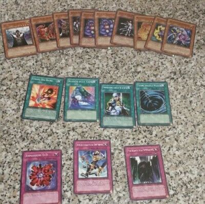 LOTTO mtgrr36 MAGIC MAZZO NERO VAMPIRO OSCURI e ASSETATI di SANGUE 
