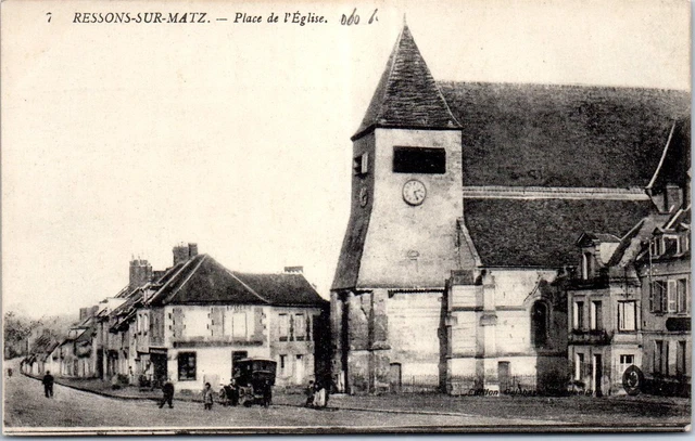 60 RESSONS SUR MATZ - la place de l'eglise.