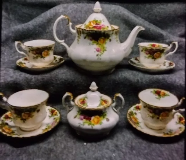 Royal Albert Old Country Roses Set of 10. Pre- Owned Not Used. VTG 1962.