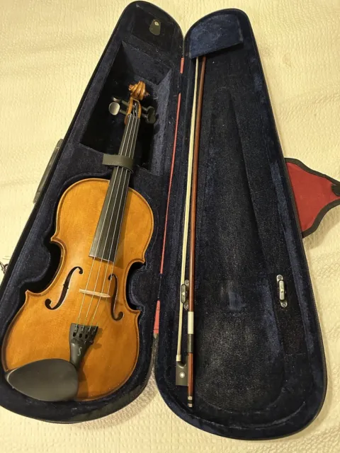 Stentor Student 1  Violin 4/4 Full Size Bow Case Rosin. Excellent condition.