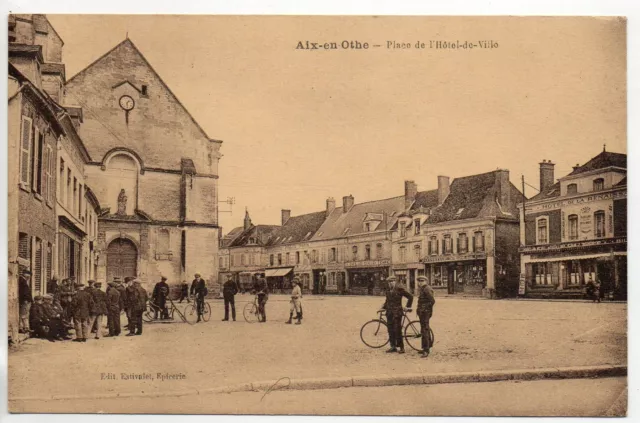 AIX EN OTHE - Aube - CPA 10 - Place de l'hotel de ville - église - Hotel - vélos