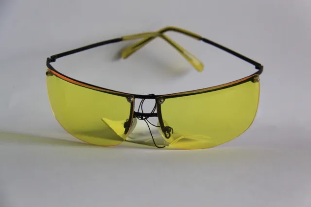 Grosse Farb Brille Sonnenbrille  Gläser Gelb Rahmen  Nur Oben Schwarz Aus Metall