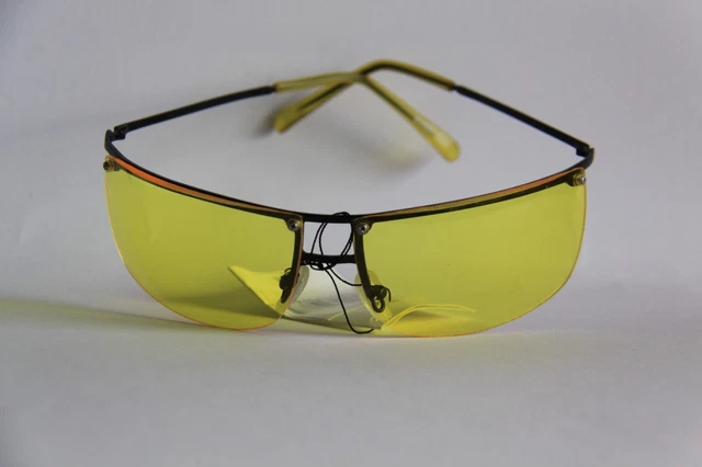 Grosse Farb Brille Sonnenbrille  Gläser Gelb Rahmen  Nur Oben Schwarz Aus Metall