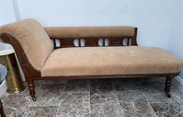 Antique Chaise Longue Victorian/Edwardian re-upholstered Mahogany  on the castor