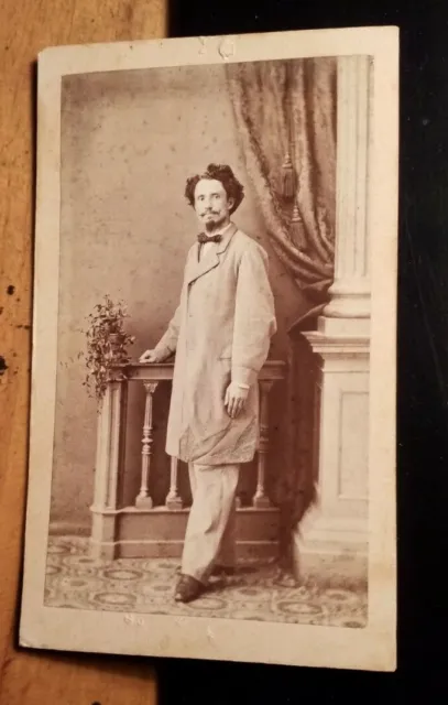 stehender junger Mann mit Bart - Kulisse ca. 1860er CDV Chph. Schildknecht Fürth