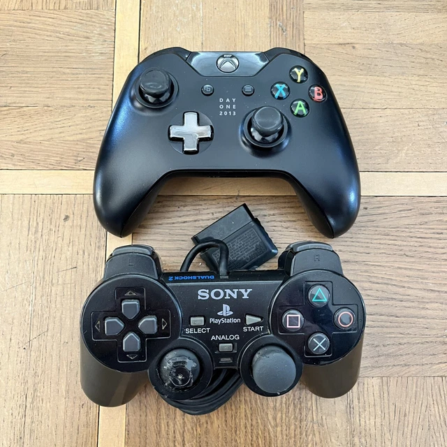 lot 2 Manettes Microsoft Xbox One & Sony Playstation 2 avec défauts