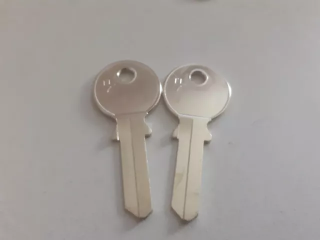 2 X SILCA TL-7 key Blanks to suit Tri Circle Cylinders (3252)