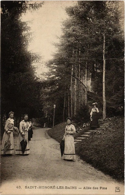 CPA St-HONORÉ-les-BAINS - Allée des Pins (456511)