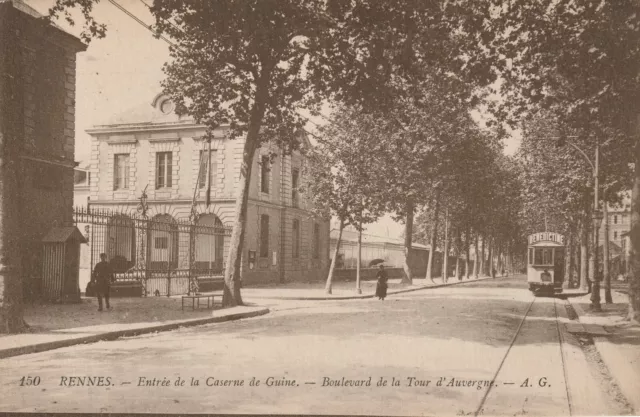 CPA 35 Rennes - Entrée de la caserne - Boulevard de la Tour d'Auvergne