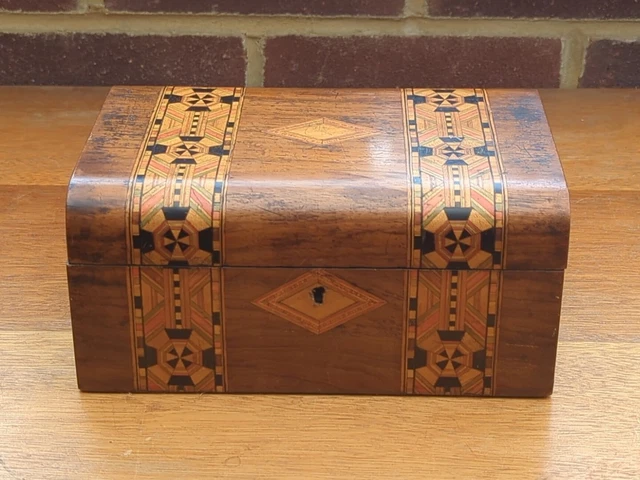 Caja de madera antigua Tunbridge con tapa curva