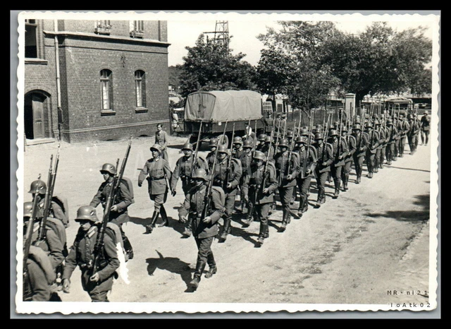 Foto, WK2, Kompanie marschiert, komplett mit Waffe Helm und Gepäck, 5026-1252#