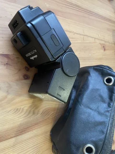 Minolta Auto 320X Blitzgerät mit Tasche