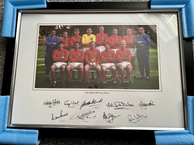 1966-world-cup-winning-england-team-rare-photo-framed-signed-by-9-of