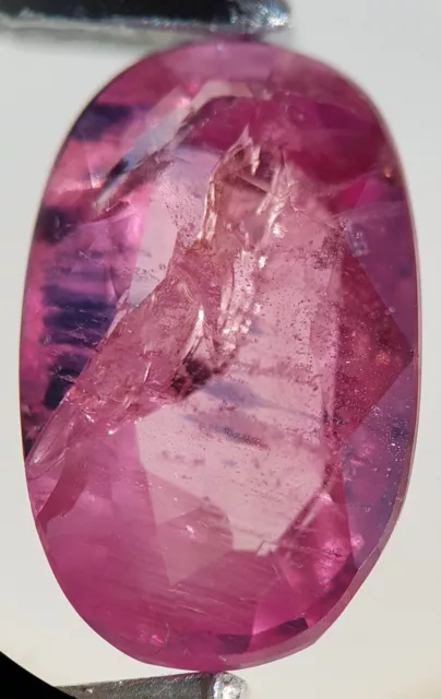 Saphir rose facetté de Tanzanie 1,38ct faceted pink unheated sapphire tanzania