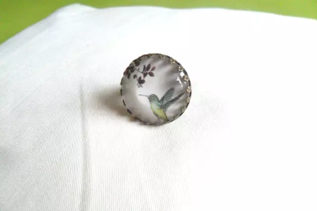 großer Damen Ring - Glas Cabochon - creme grün Vogel - Gr. 17 verstellbar - NEU