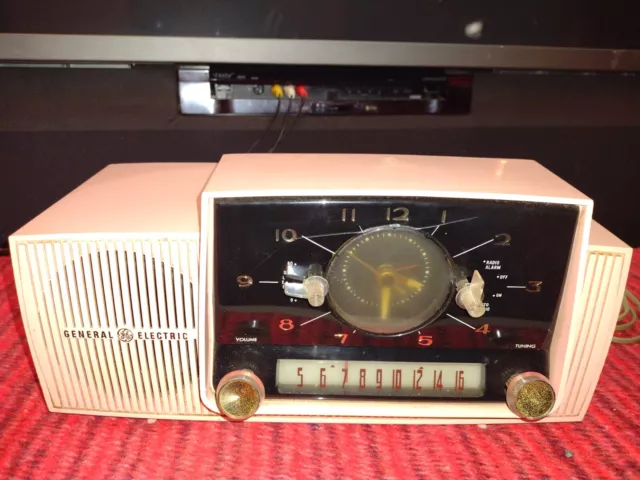 VINTAGE Princess Pink General Electric Model CC430 Tube GE AM Clock Radio 1950s