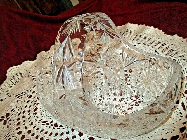 Ancienne coupe-centre de table-panier-cristal de bohème taillé-Queen's dentelle 2