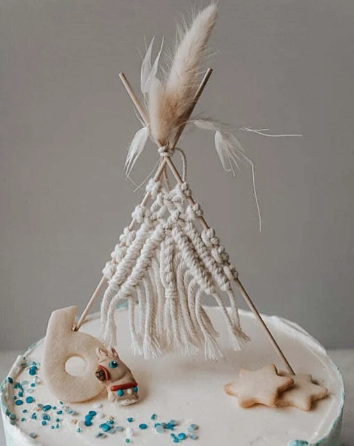 "Topper de pastel de macramé hecho a mano ""Tipi""