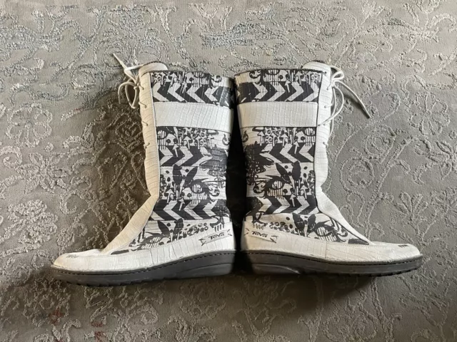 TEVA Women's "Aztec Kiru" White Leather Fleece Lined Boots Size 9