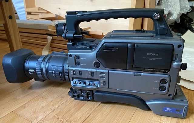 期間限定最終値下げSONYDSR-250ビデオカメラ豪華セット！稼働ですが現状品 期間限定最終値下げSONYDSR-250ビデオカメラ豪華セット！稼働ですが現状品