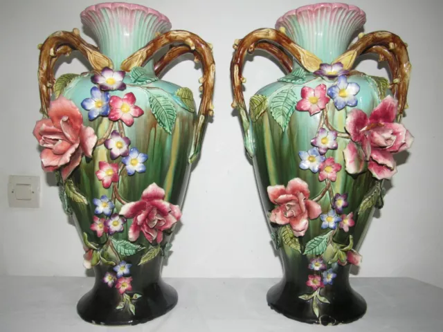 07H15 Paire Anciens Grands Vases Barbotine 52 Cm Decors Fleurs 1900 A Dunkerque