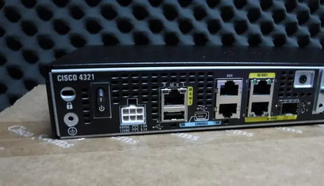 Cisco ISR4321-V/K9 4321 AdvUCSuitek9 Suite APPX UC SECURITY Lic. Voice NIM-2FXO