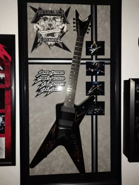 Metallica Gitarre mit original Unterschriften in Vitrine