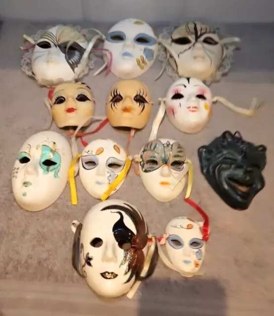 Paquete de 12 máscaras de cerámica vintage de mascarada de Mardi Gras tamaños mixtos estado