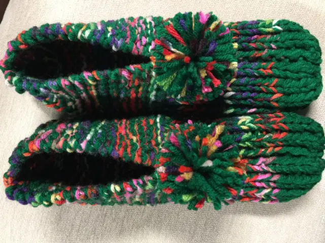 New Amish Hand Knit Slippers Kelly Green/BRT Mix Wms Med/Lg Mans Sm/M 9 1/4"