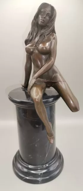 Bronze érotique Femme nue sur socle en marbre