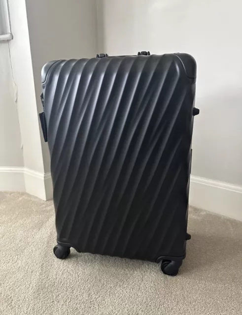 Tumi 19 Degree Black Aluminium - Top Of The Range  - Medium Size - Matte Black