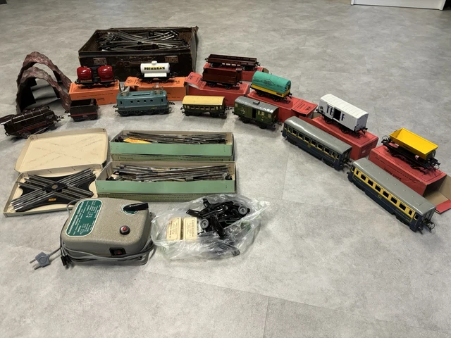 HO 1/87 LOT 5 Coffrets Jouef Hornby Train Electrique Locomotive Wagons EUR 1,00 - FR