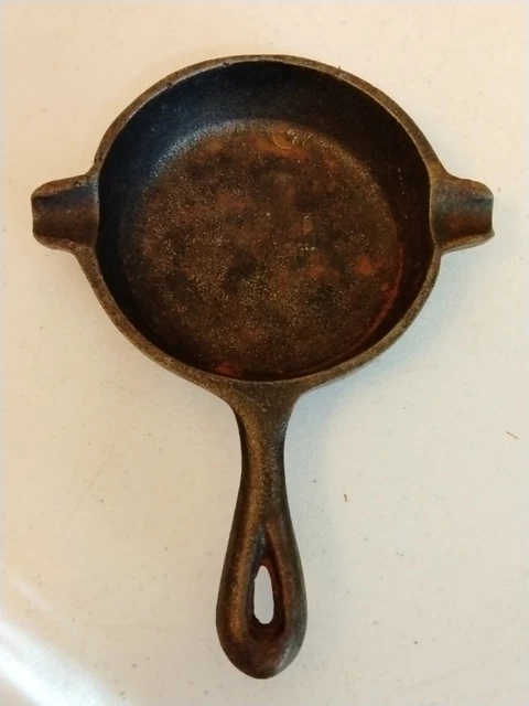 Lodge No. 7 Cast Iron Ashtray Double Pour Skillet Vtg Old Salesman Mini Fry Pan