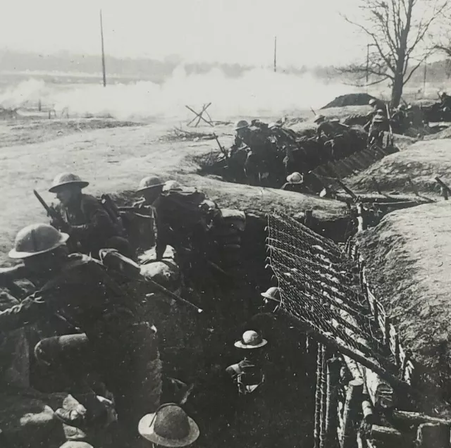 Corneta llamada Primera Guerra Mundial carga superior soldados estadounidenses respondiendo guerra estereoview S33