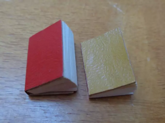 Libros en miniatura 2 cubiertas de oro rojo páginas en blanco de 0,75 x 0,5" vintage para casa de muñecas