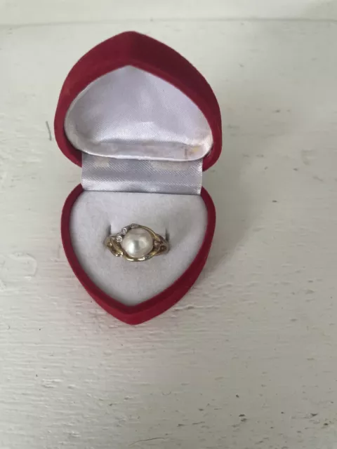 Lovely Pearl And Diamond 9ct gold Ring