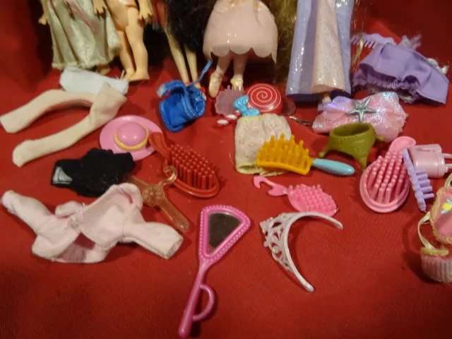tres grand lot pour  jouer fillettes=5 mini/poupées , leurs accessoires  bon ét 3