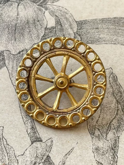Ancien Bouton en métal doré - Forme Roue - Collection 2,5cm
