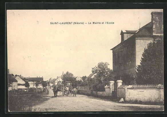 CPA Saint-Laurent, la Mairie et l´Ecole 1920