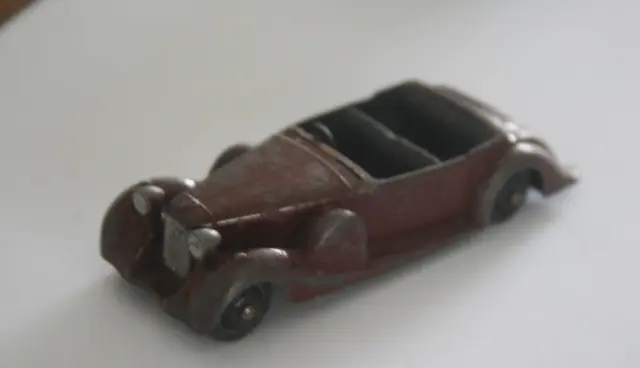 Dinky Toys - Lagonda - Miniature ancienne ( à restaurer )